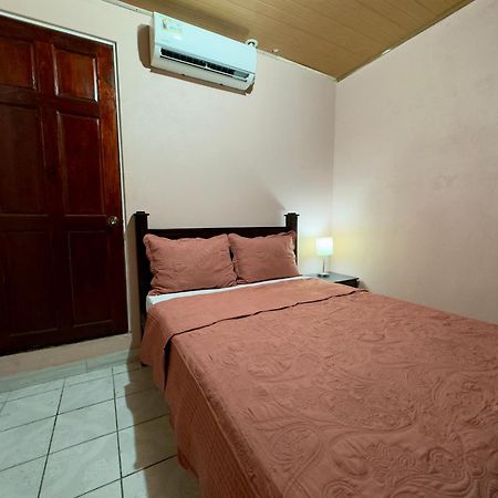 Casa Quepos Hotel Exterior photo