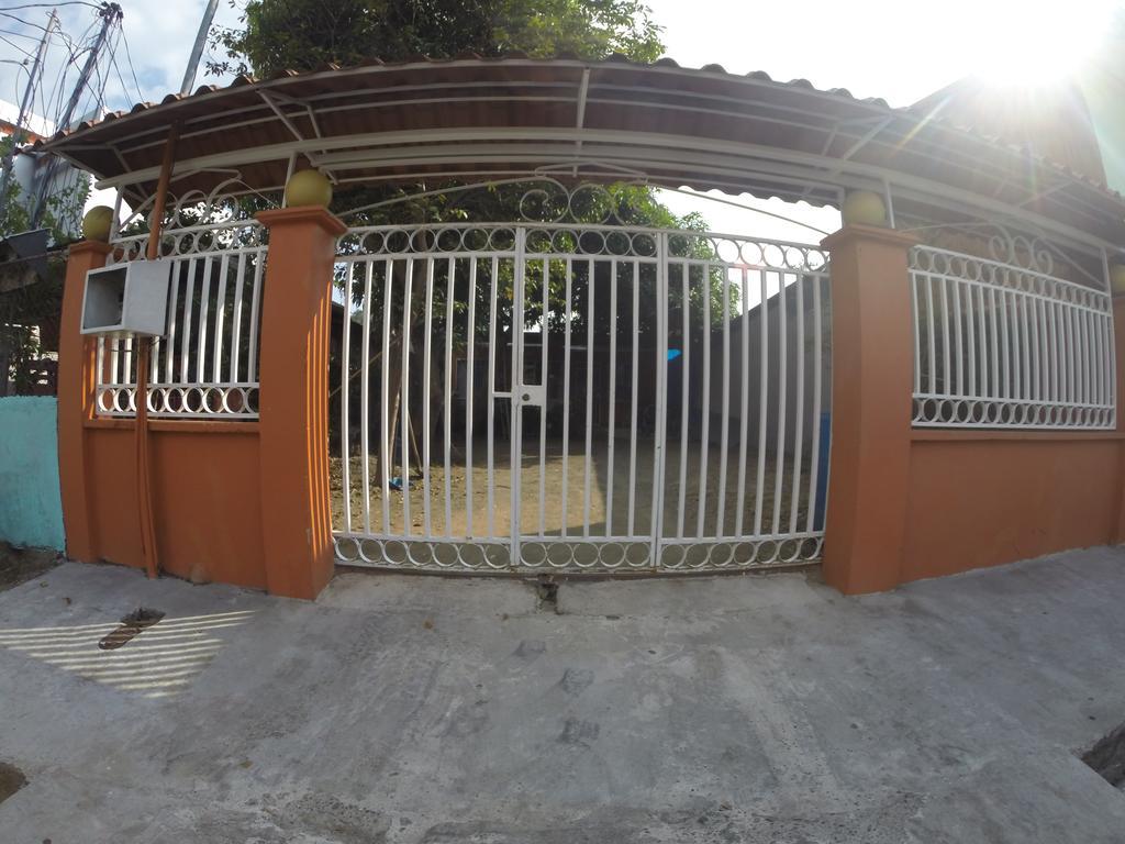 Casa Quepos Hotel Exterior photo